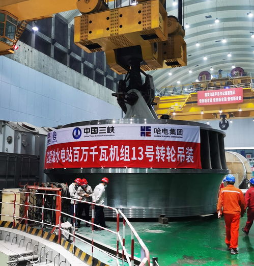 中国工业新闻网 白鹤滩右岸今年首台精品转轮成功吊装